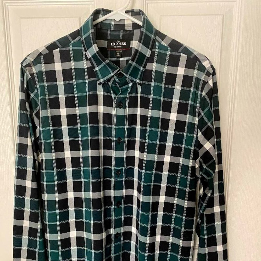 Express Performance Button Down Shirt Size M